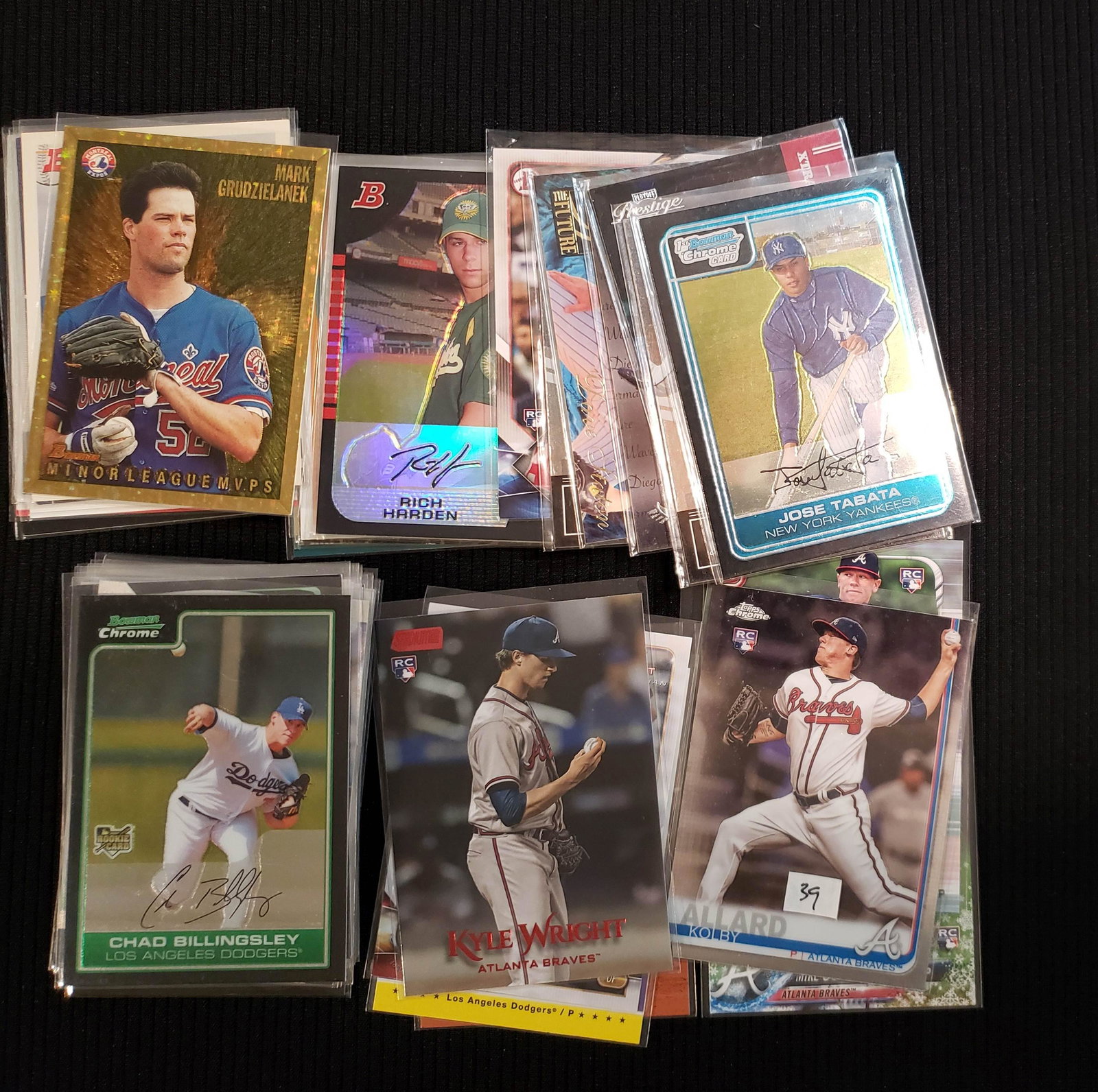 LOT OF 45 BASEBALL ROOKIE CARDS: LOADED WITH GREAT ROOKIES ALEK THOMAS, LARRY WALKER HOF, KYLE WRIGHT, KOLBY ALLARD, RAFAEL DEVERS