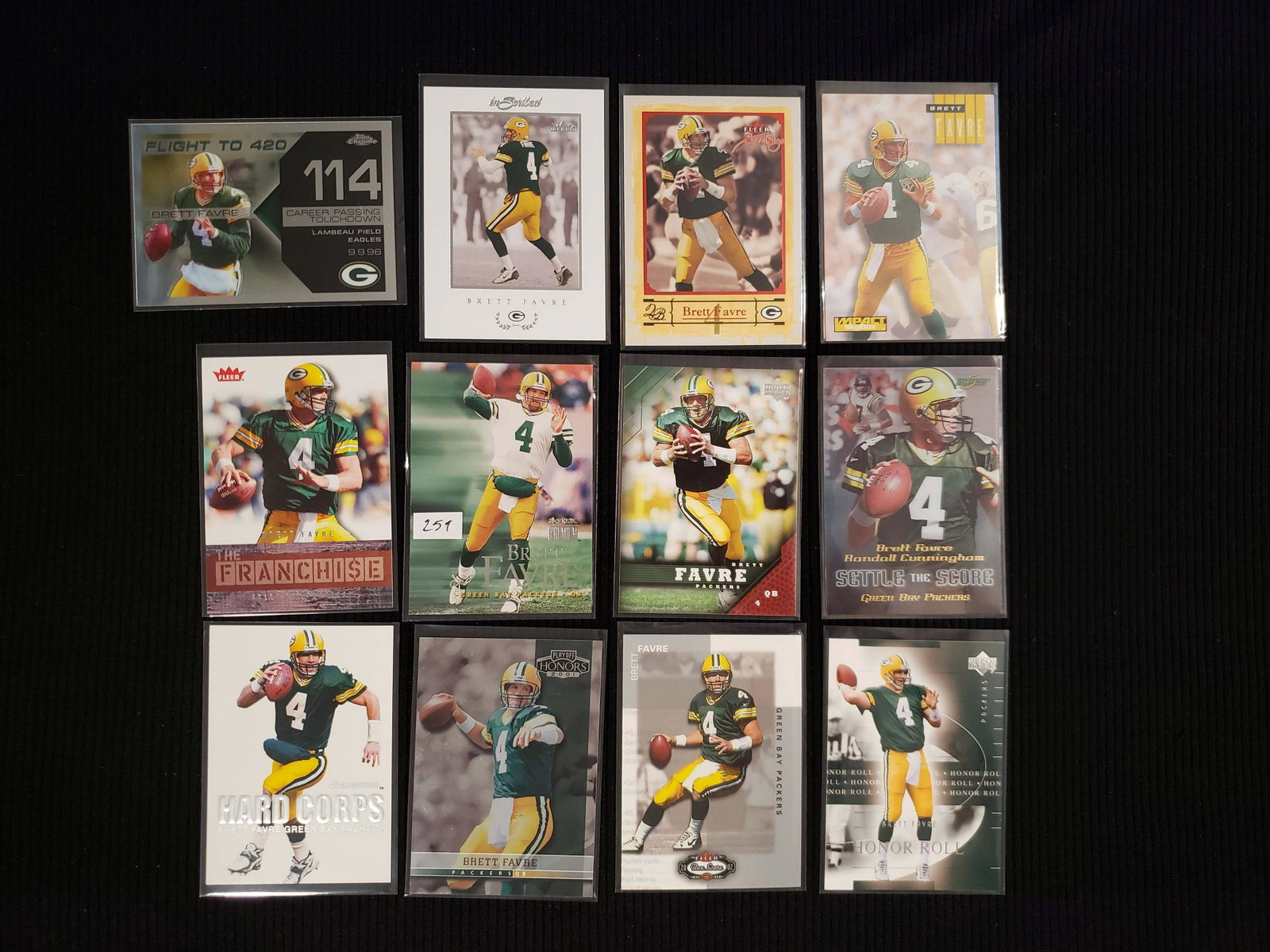 LOT OF 12 BRETT FAVRE GREEN BAY PACKERS CARDS: LOT OF 12 BRETT FAVRE GREEN BAY PACKERS CARDS