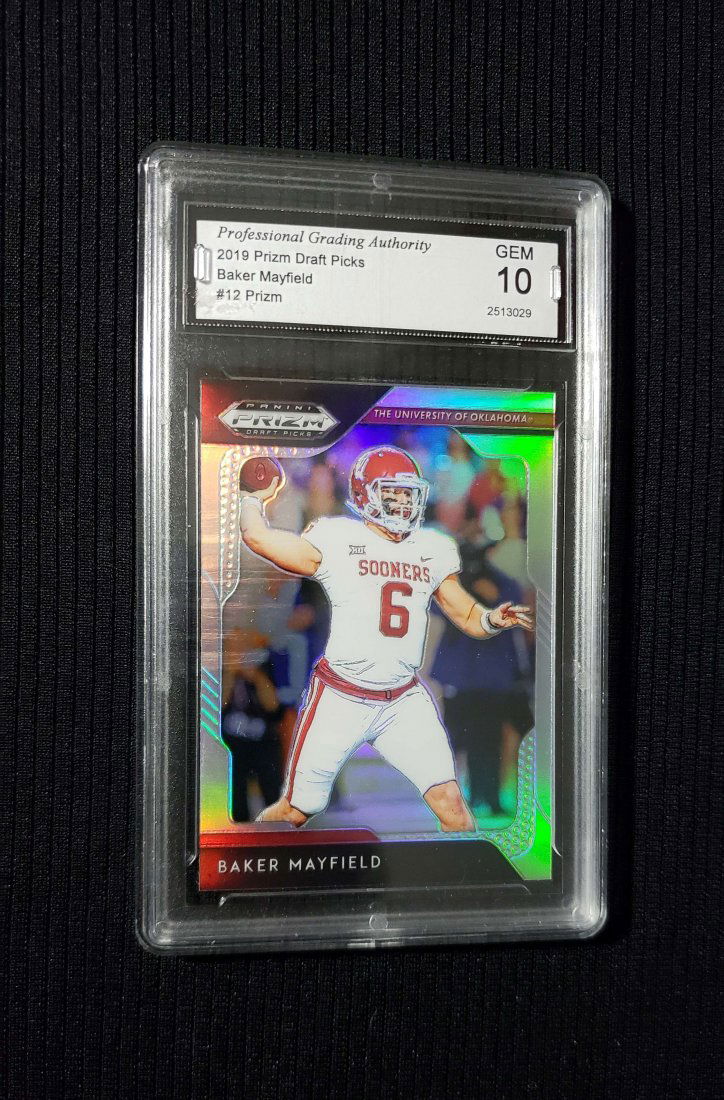 BAKER MAYFIELD GRADED CARD (1 of 2)