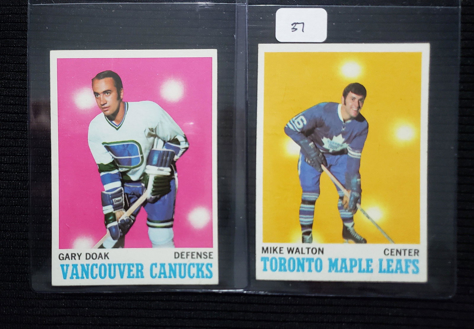LOT OF 2 1970 TOPPS HOCKEY CARDS: TOTONTO MAPLE LEAFS MIKE WALTON AND CANUCKS GARY DOAK
