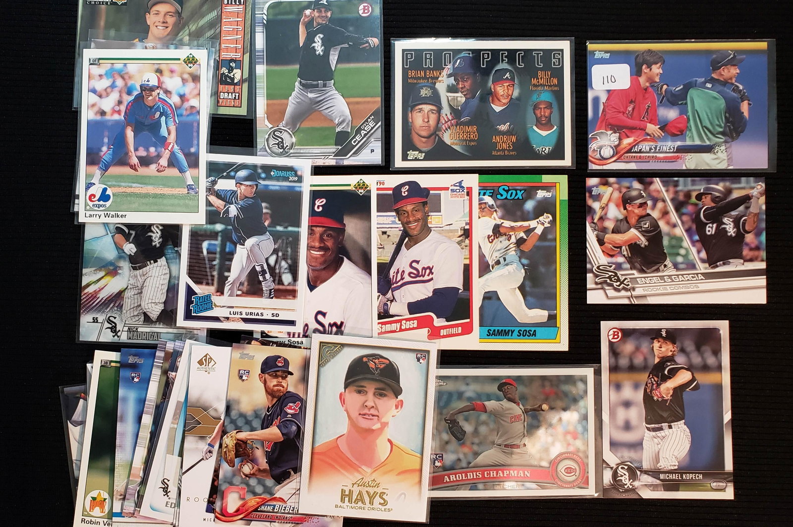 LOT OF 30 BASEBALL ROOKIE CARDS: OHTANI INSERT,ANDRUW JONES, SAMMY SOSA, ARDOLIS CHAPMAN CHROME RC, LARRY WALKER RC HOF
