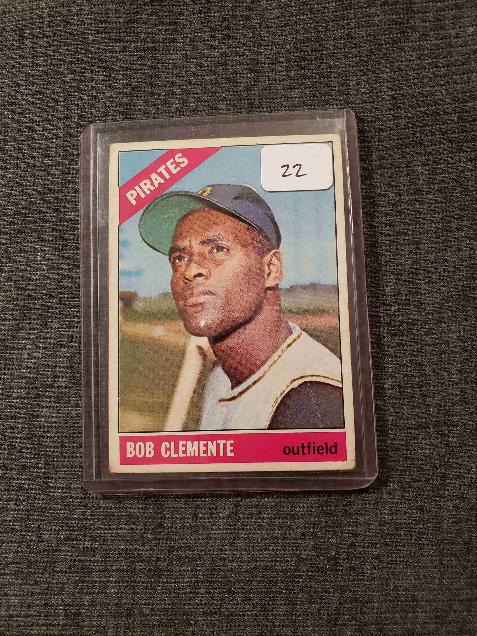 1966 TOPPS ROBERTO CLEMENTE #300 G-VG (1 of 4)