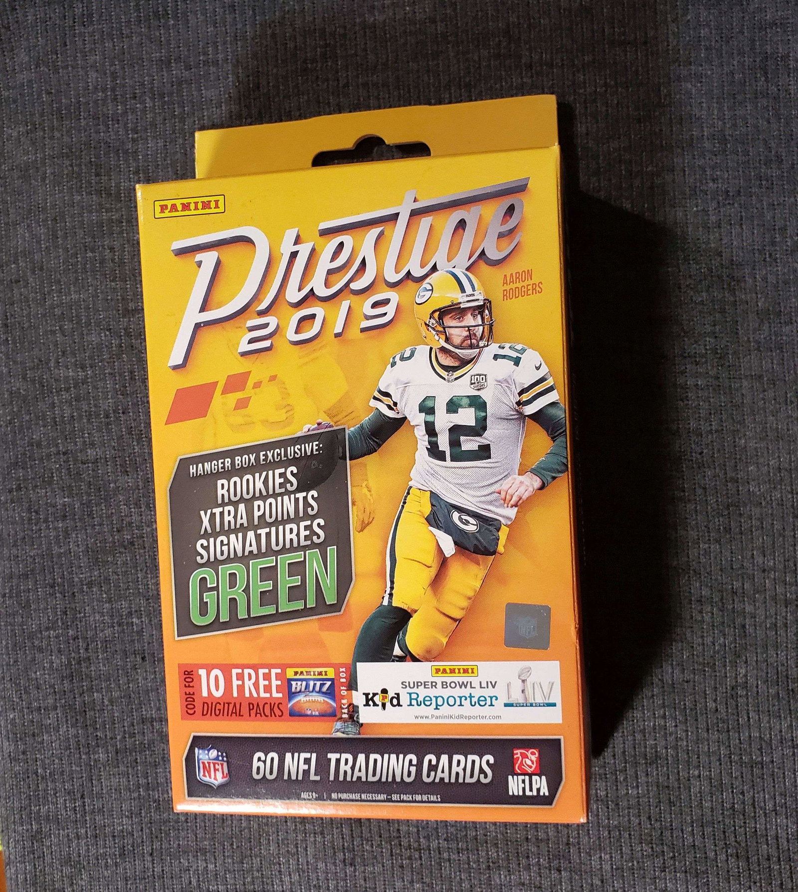 2019 Panini Prestige NFL Football Hanger Box: DANIEL JONES, KYLER MURRAY RC-Featuring 2019 NFL Rookies premieried in team uniform WITH One autograph or memorabilia per two boxes, 5 Rookies, 5 parallels, 5 inserts