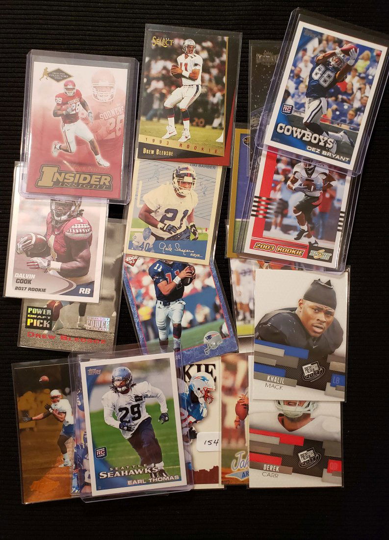 LOT OF 20 BETTER FOOTBALL ROOKIE CARDS: CURTIS MARTIN HOF, ALVIN KAMARA, TIKI BARBER, DALVIN COOK, KHLIL MACK, DEREK CARR, ADRIAN PETERSON, ANDRE JOHNSON, EARL THOMAS