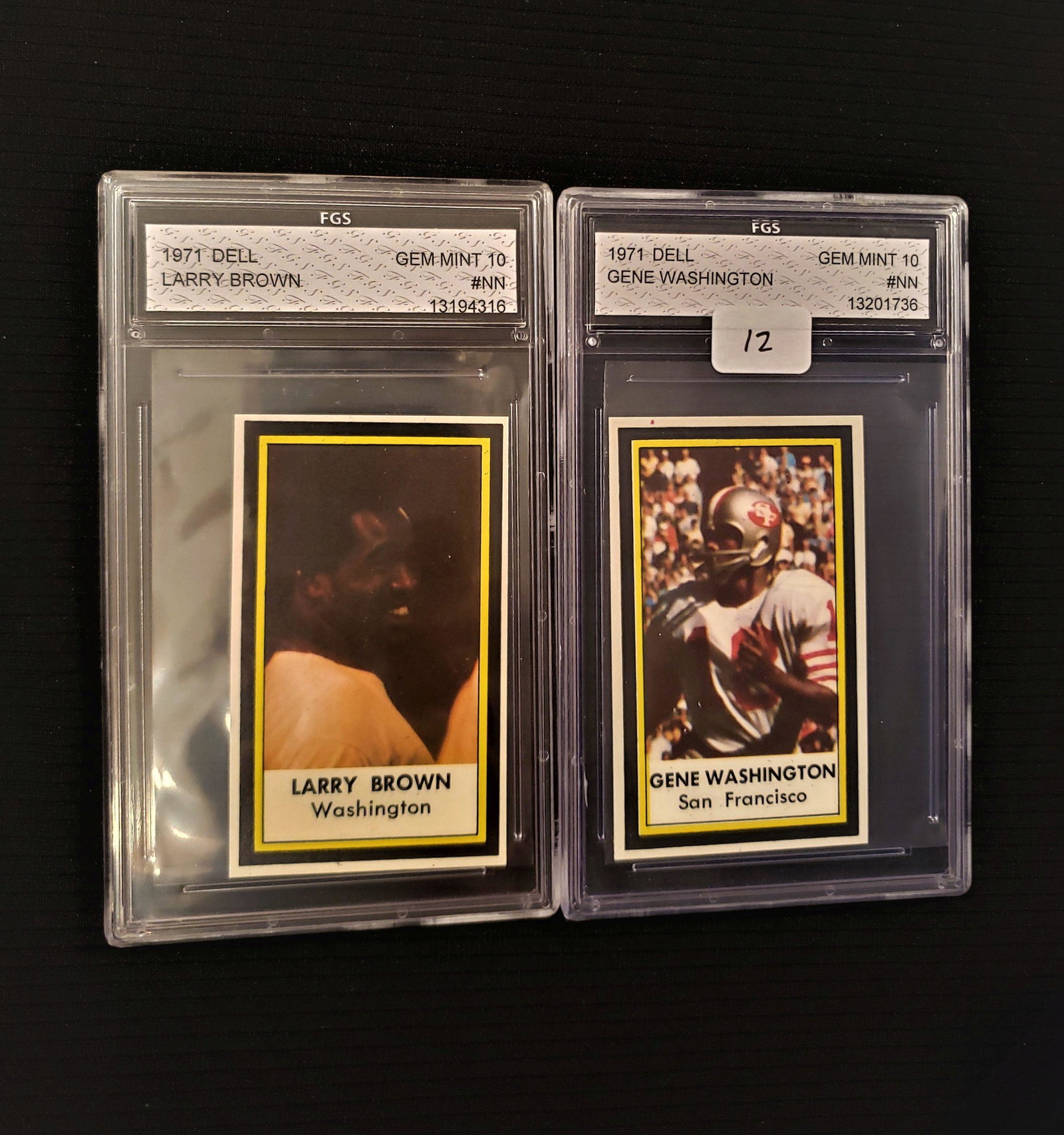 LOT OF 2 GEM MINT GRADED 1971 DELL FOOTBALL CARDS: GENE WASHINGTON 49ERS AND LARRY BROWN WASHINGTON REDSKINS FGS GRADED GEM MINT 10