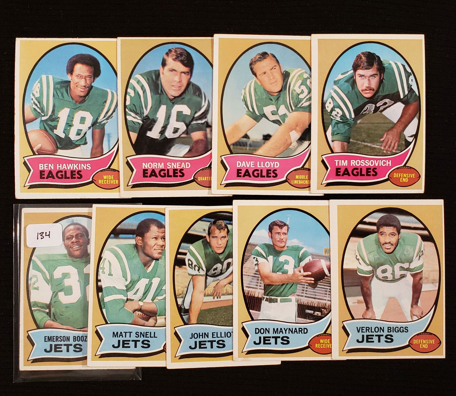 1970 TOPPS FOOTBALL CARDS EAGLES AND NY JETS LOT: VG AND BETTER LOT OF 8 VINTAGE EAGLES & NY JETS LOT DON MAYNARD HOF, NORM SNEAD, MATT SNELL, VERLON BRIGGS. CONDITION IS VG WITH SOME LIGHT CORNER/EDGE WEAR WITH NO CREASES OR SURFACE PROBLEMS