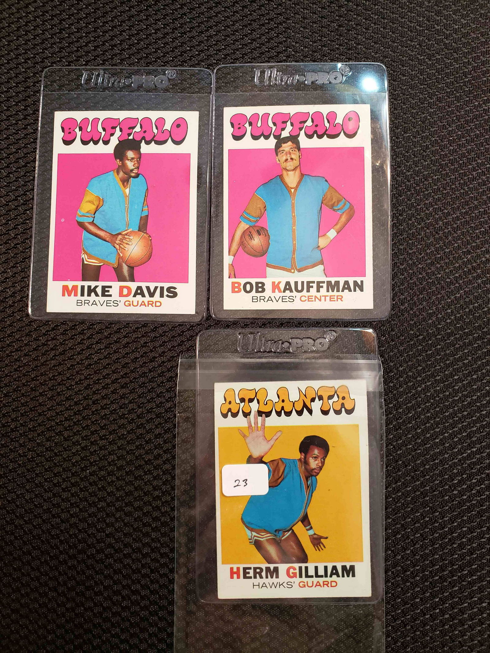 LOT OF 3 1971-72 TOPPS BASKETBALL CARDS (1 of 1)