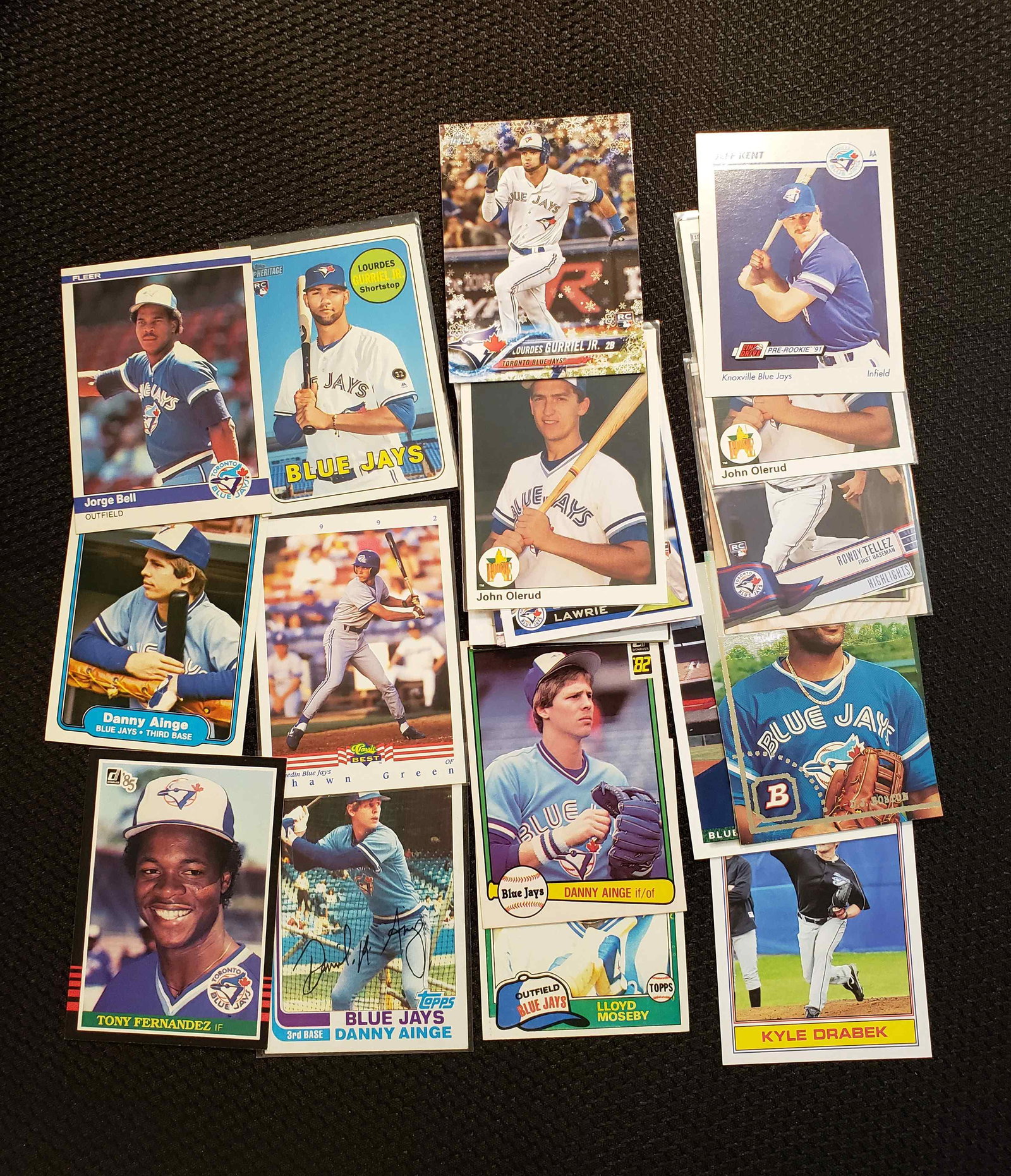 LOT OF 25 TORONTO BLUE JAYS ROOKIE CARDS: LOT OF 25 TORONTO BLUE JAYS ROOKIE CARDS