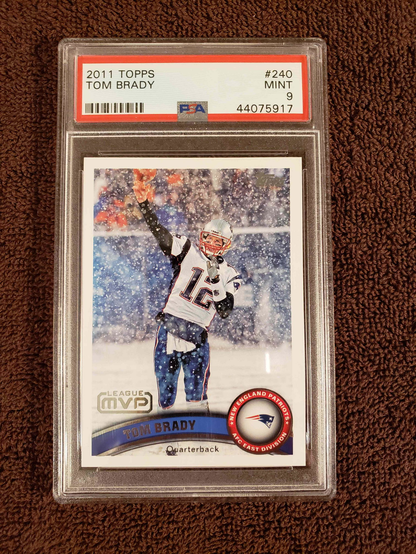 PSA GRADED TOM BRADY 2011 TOPPS LEAGUE MVP CARD PSA 9: PSA GRADED TOM BRADY 2011 TOPPS LEAGUE MVP CARD PSA 9 MINT