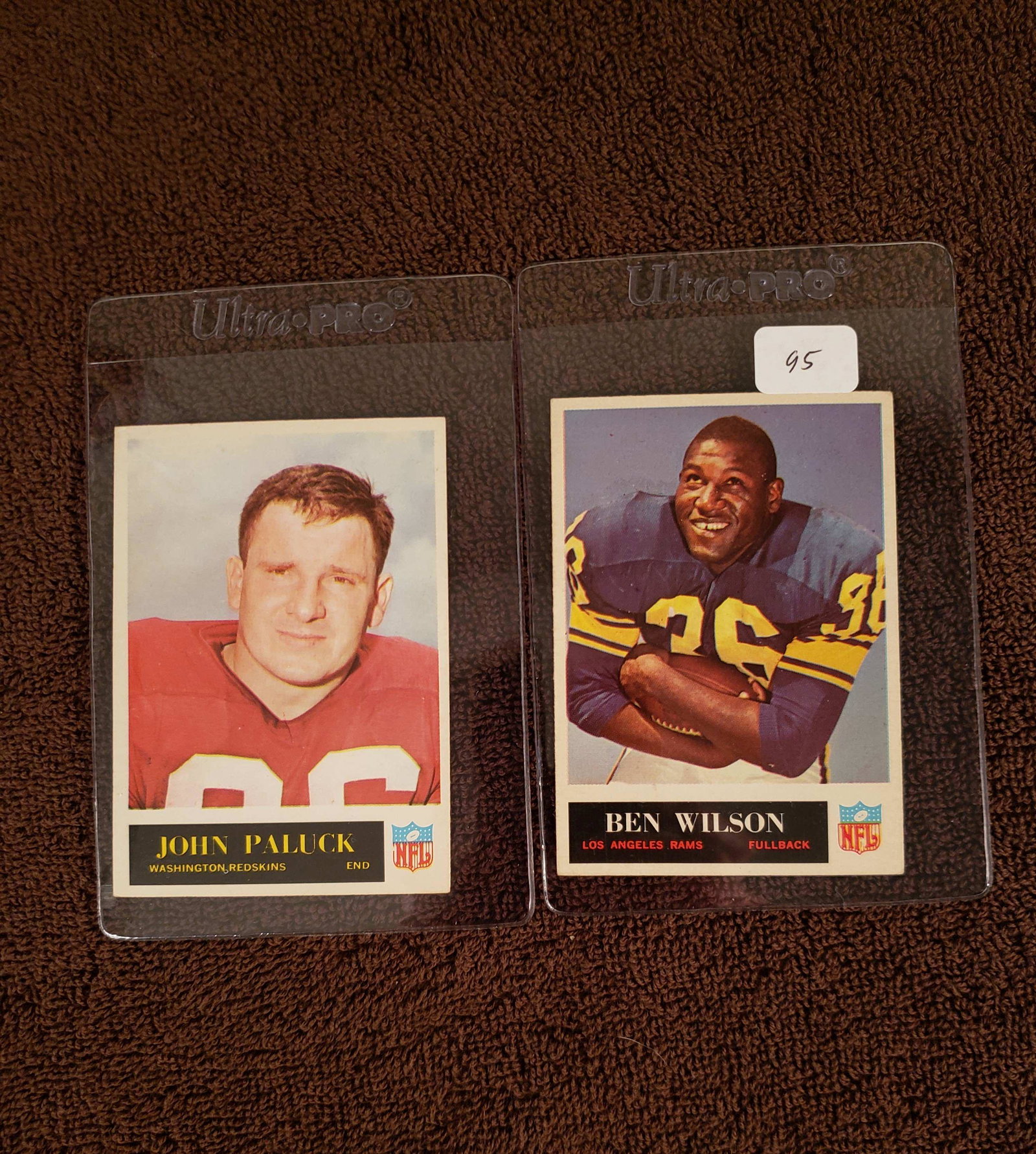 1965 PHILADELPHIA GUM CO. VINTAGE FOOTBALL CARDS: BEN WILLSON LA RAMS #97 & JOHN PALLUCK WASH. REDSKINS #193