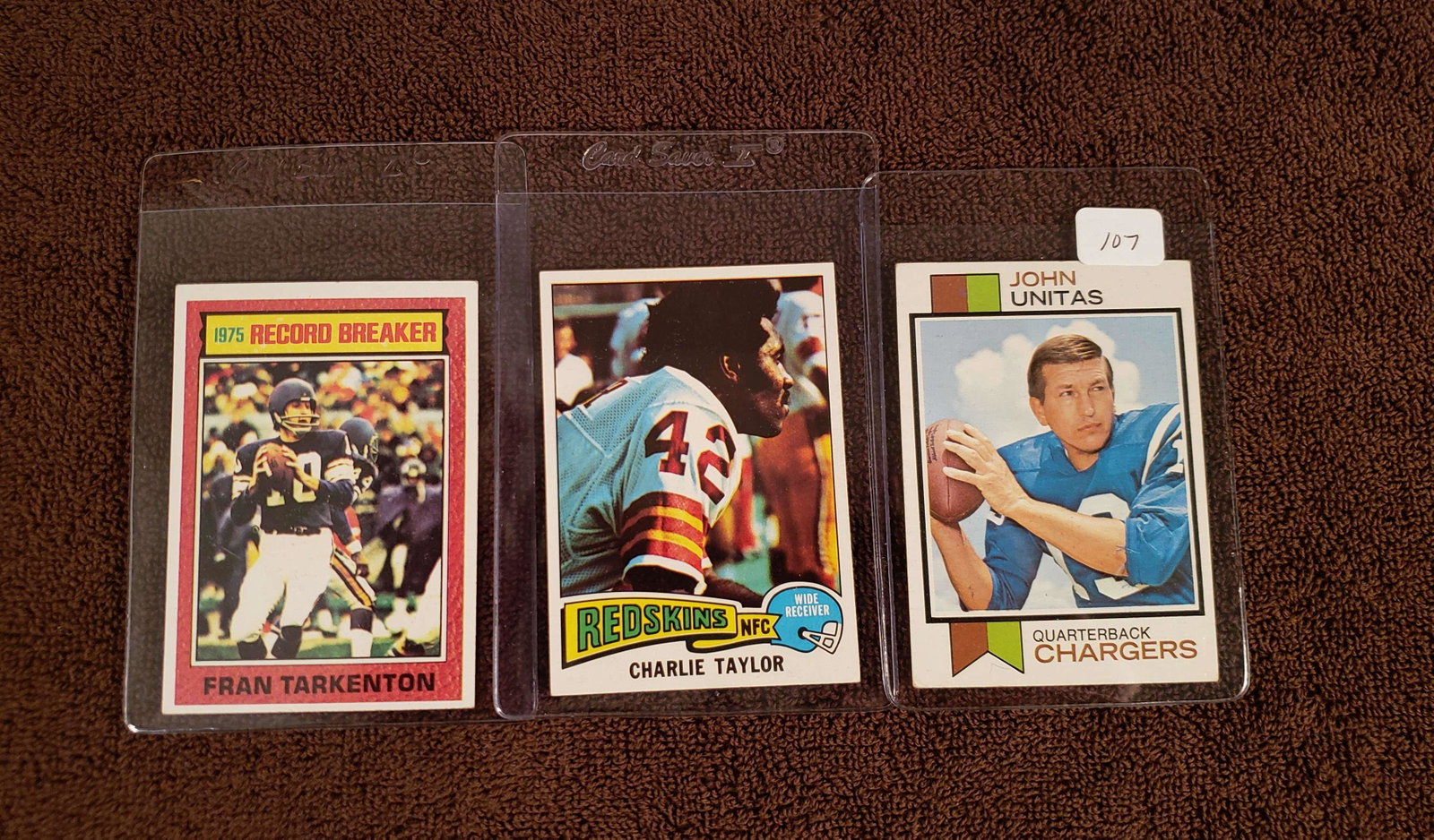 VINTAGE NFL FOOTBALL CARDS HALL OF FAMERS LOT: 1973 TOPPS JOHNNY UNITAS CHARLIE TAYLOR '75 TOPPS, 1976 FRAN TARKENTON RECORD BREAKER