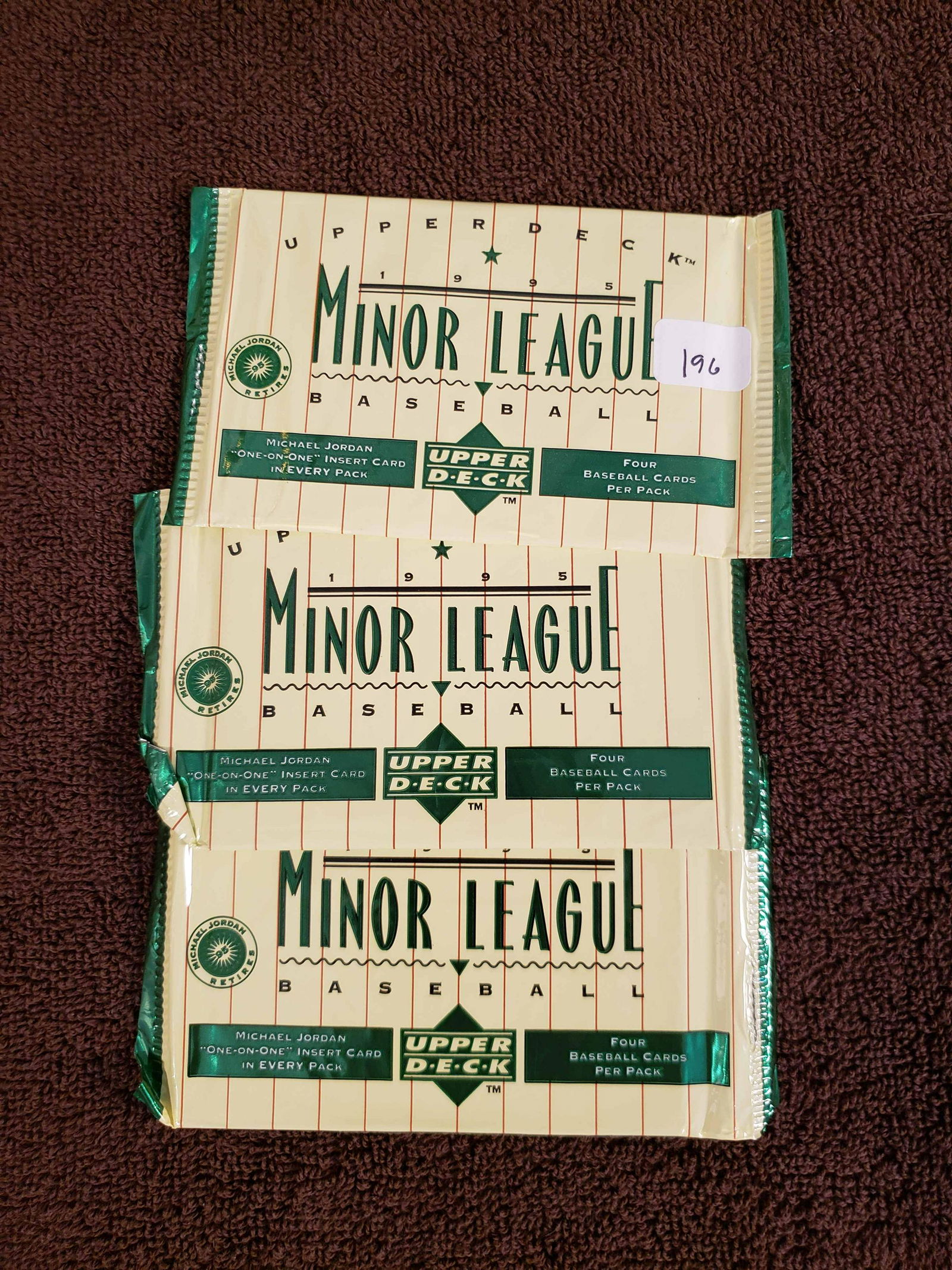 1995 UPPER DECK MINOR LEAGUE BASEBALL WITH MICHAEL: MICHAEL JORDAN 1 ON 1 BASEBALL INSERT/SUB-SET CARD IN EVERY PACK
