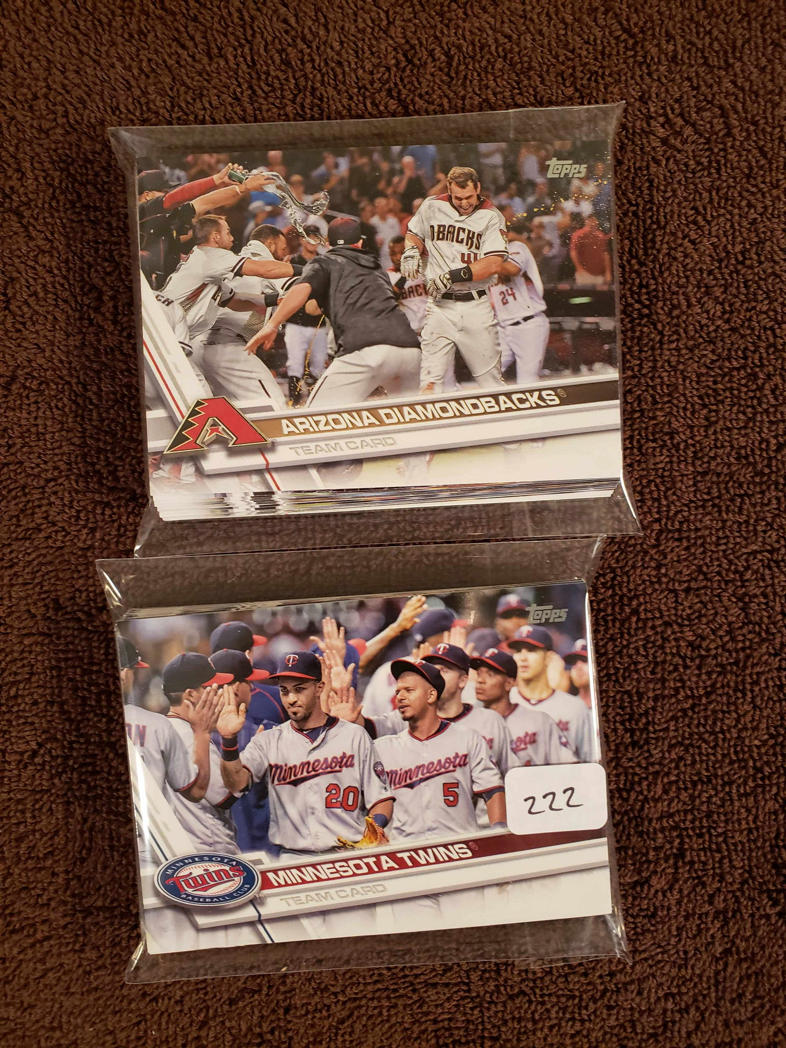 LOT OF 2 2017 TOPPS BASEBALL COMPLETE TEAM SETS: 2017 TOPPS ARIZONA D-BACKS AND MINNESOTA TWINS TEAM SETS