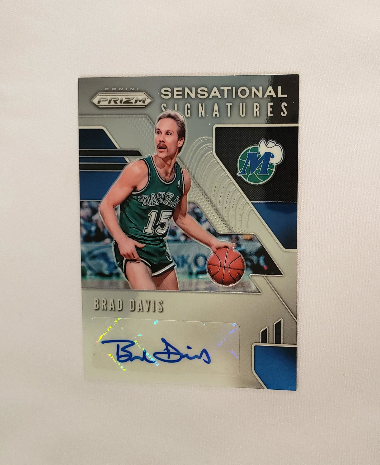 2019-20 PANINI PRIZM BRAD DAVIS SENSATIONAL SIGNATURES: DALLAS MAVS LEGEND AND FAN FAVE BRAD DAVIS AUTO