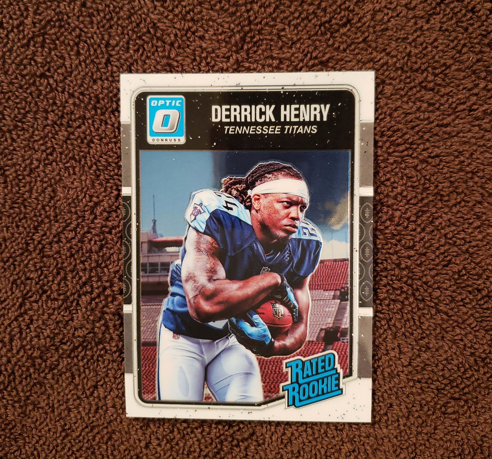 DERRICK HENRY 2016 OPTIC RATED ROOKIE CARD: ALABAMA HEISMAN TROPHY WINNER DERRICK HENRY ROOKIE CARD