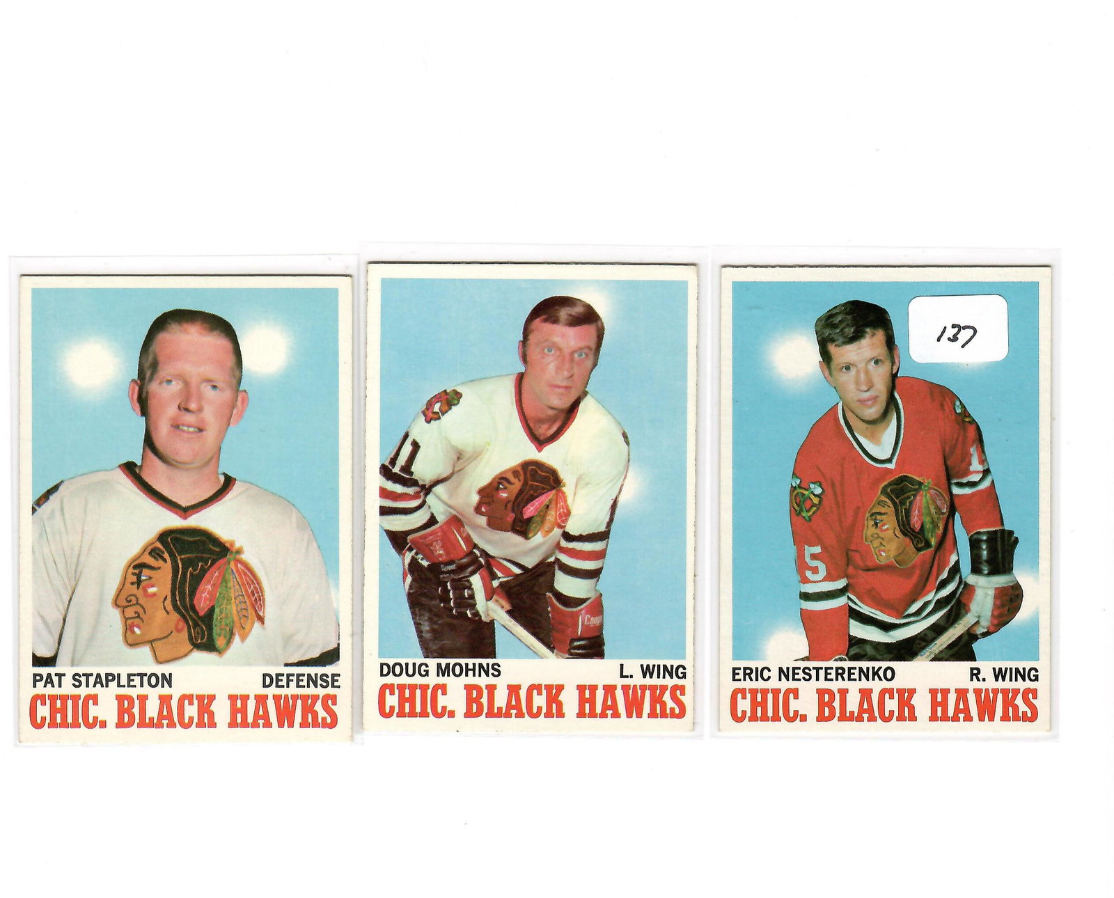 LOT OF 3 HIGH GRADE VINTAGE TOPPS HOCKEY CARDS: 1970-71 TOPPS HOCKEY ERIC NESTERENKO, DOUG MOHNS, PAT STAPLETON CHIC. BLACK HAWKS
