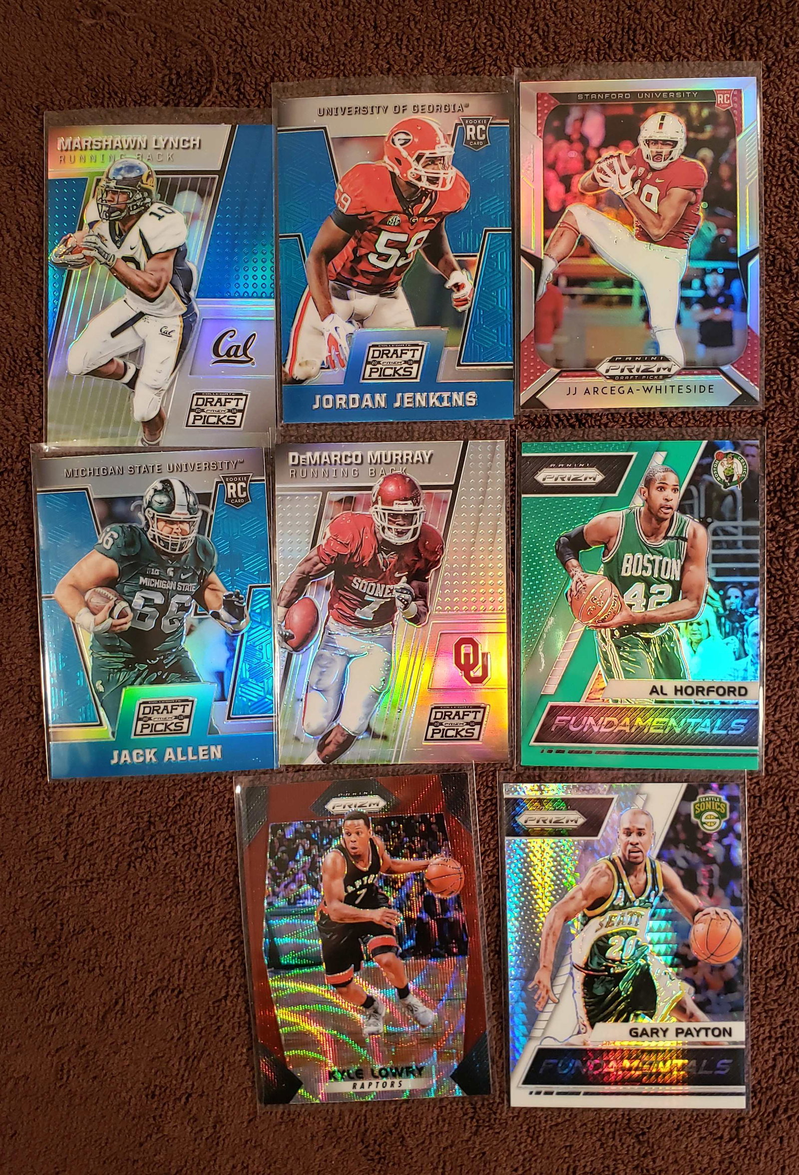 PANINI PRIZM COLOR PARALLEL MIXED SPORTS LOT: 2017 KYLE LOWRY RED WAVE PRIZM, 2017 AL HORFORD GREEN PRIZM, 2017 GARY PAYTON HYPER PRIZM, 2016 MARSHAWN LYNCH 2016 DRAFT