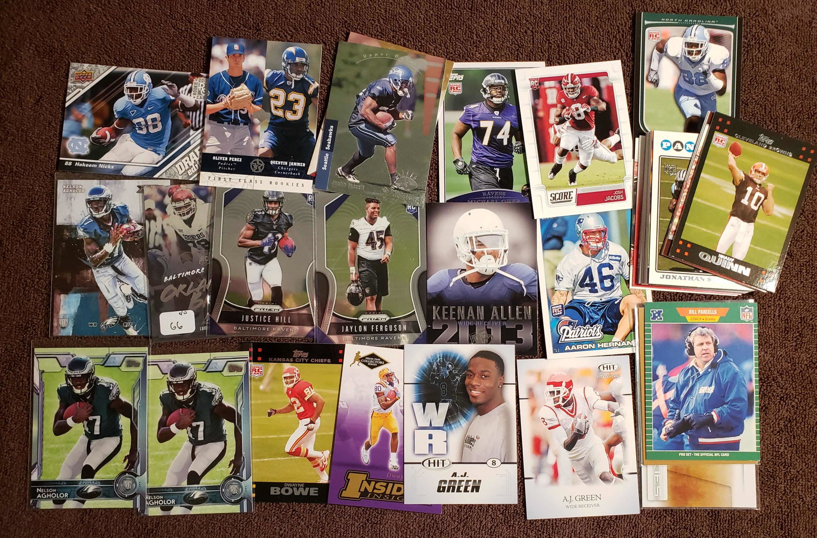 LOT OF 40 NFL FOOTBALL ROOKIE CARDS: DWAYNE BOWE, AJ GREEN, AARON HERNANDEZ, KEENEN ALLEN