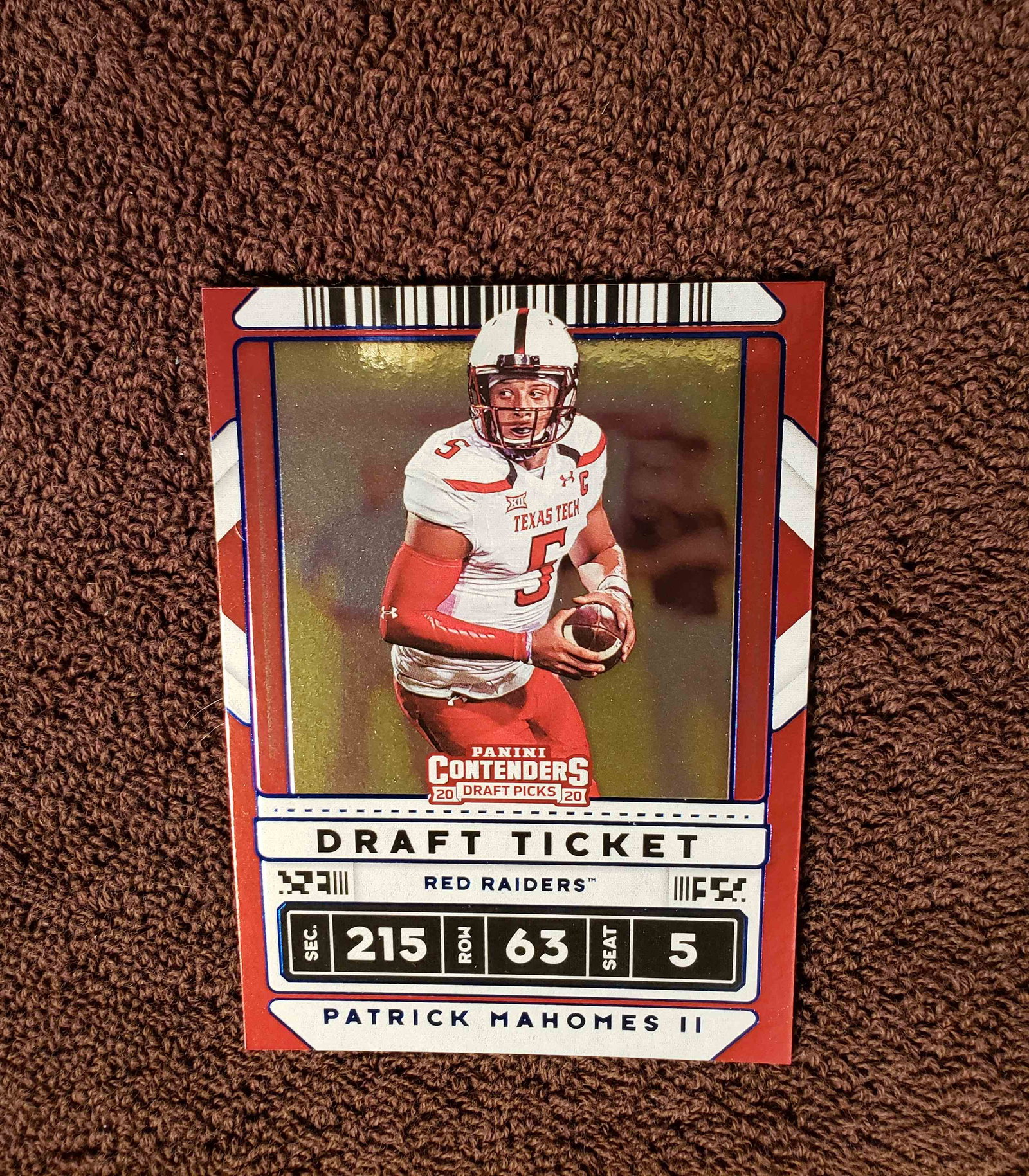 PATRICK MAHOMES BLUE FOIL SP IN ONE TOUCH HOLDER: 2020 PANINI CONTENDERS DRAFT PATRICK MAHOMES BLUE FOIL SHORT PRINT