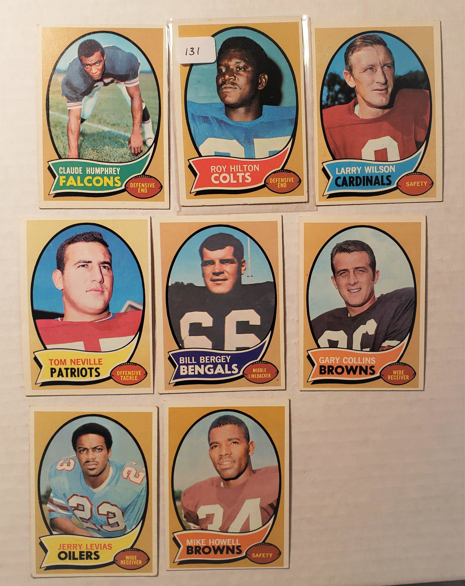 LOT OF 8 VINTAGE FOOTBALL CARDS W/ STARS & HOFERS: 1970 TOPPS ROY HILTON COLTS, LARRY WILSON CARDINALS