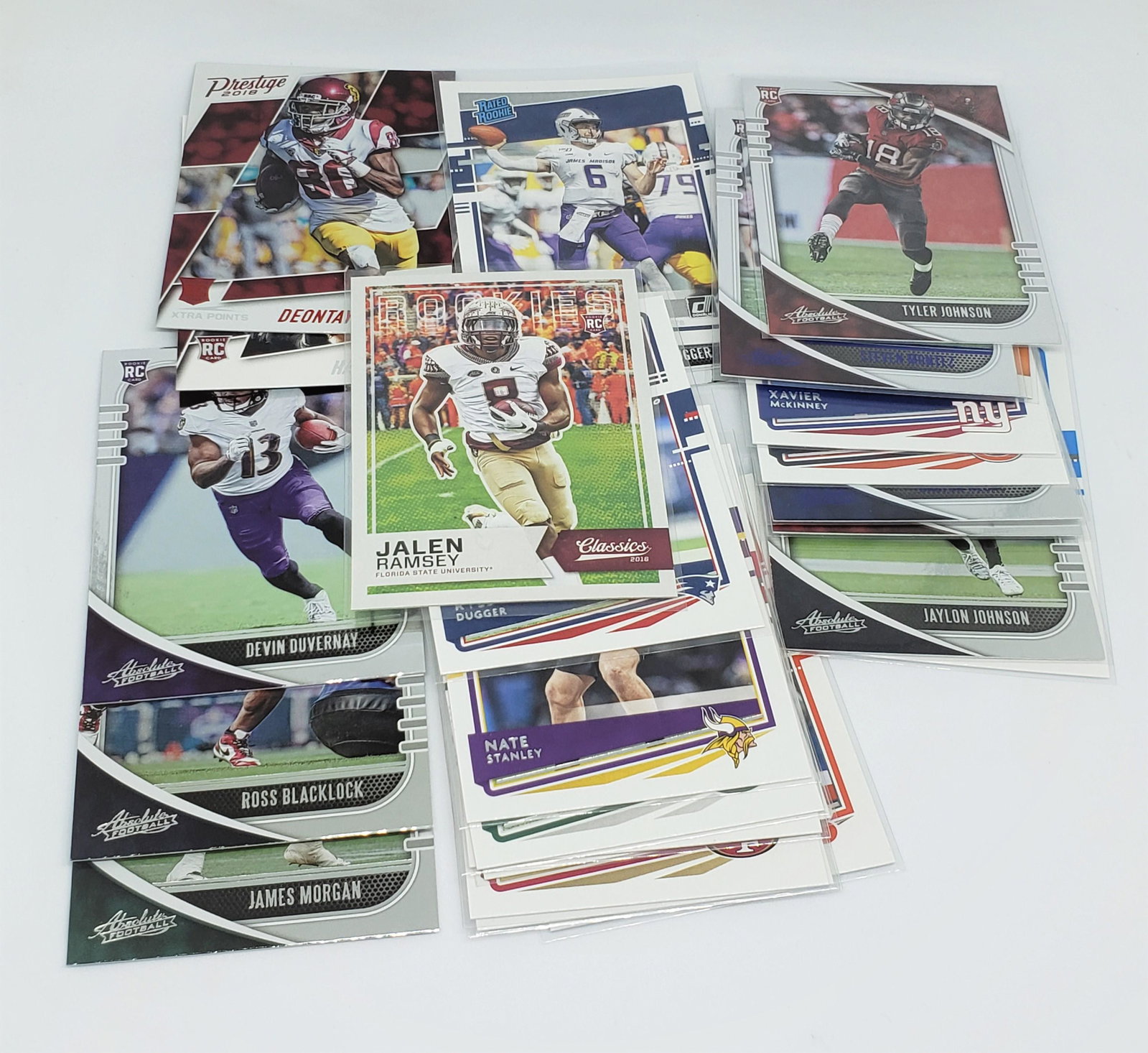 LOT OF 30 ROOKIE FOOTBALL CARDS: JUSTIN JEFFERSON VIKINGS, TYLER JOHNSON BUCKS, ETC