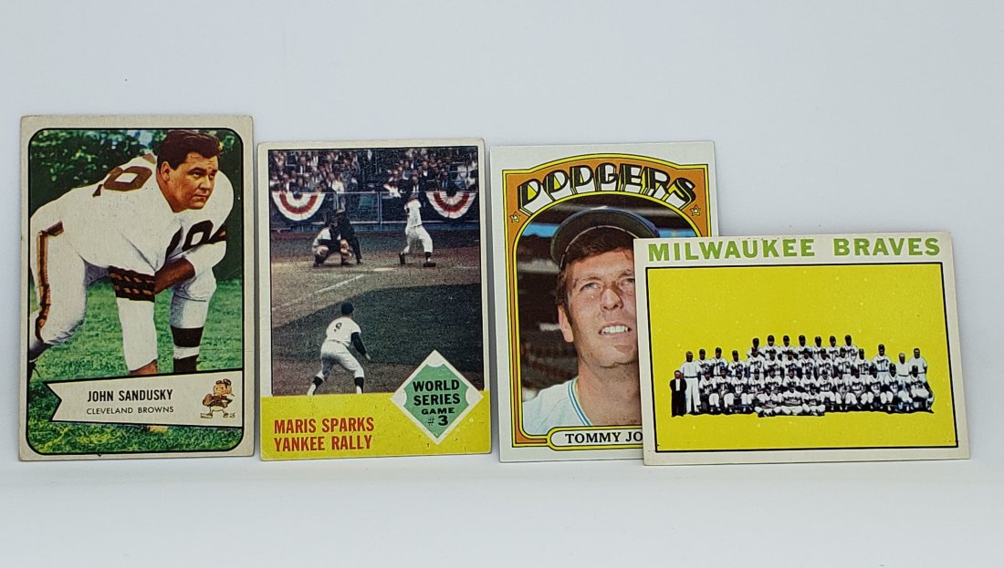 LOT OF 4 VINTAGE SPORTS CARDS: LOT OF 4 VINTAGE SPORTS CARDS WITH JOHN SANDUSKY 1954 BOWMAN FOOTBALL AND 1963 TOPPS ROGER MARIS WS HI-LITES