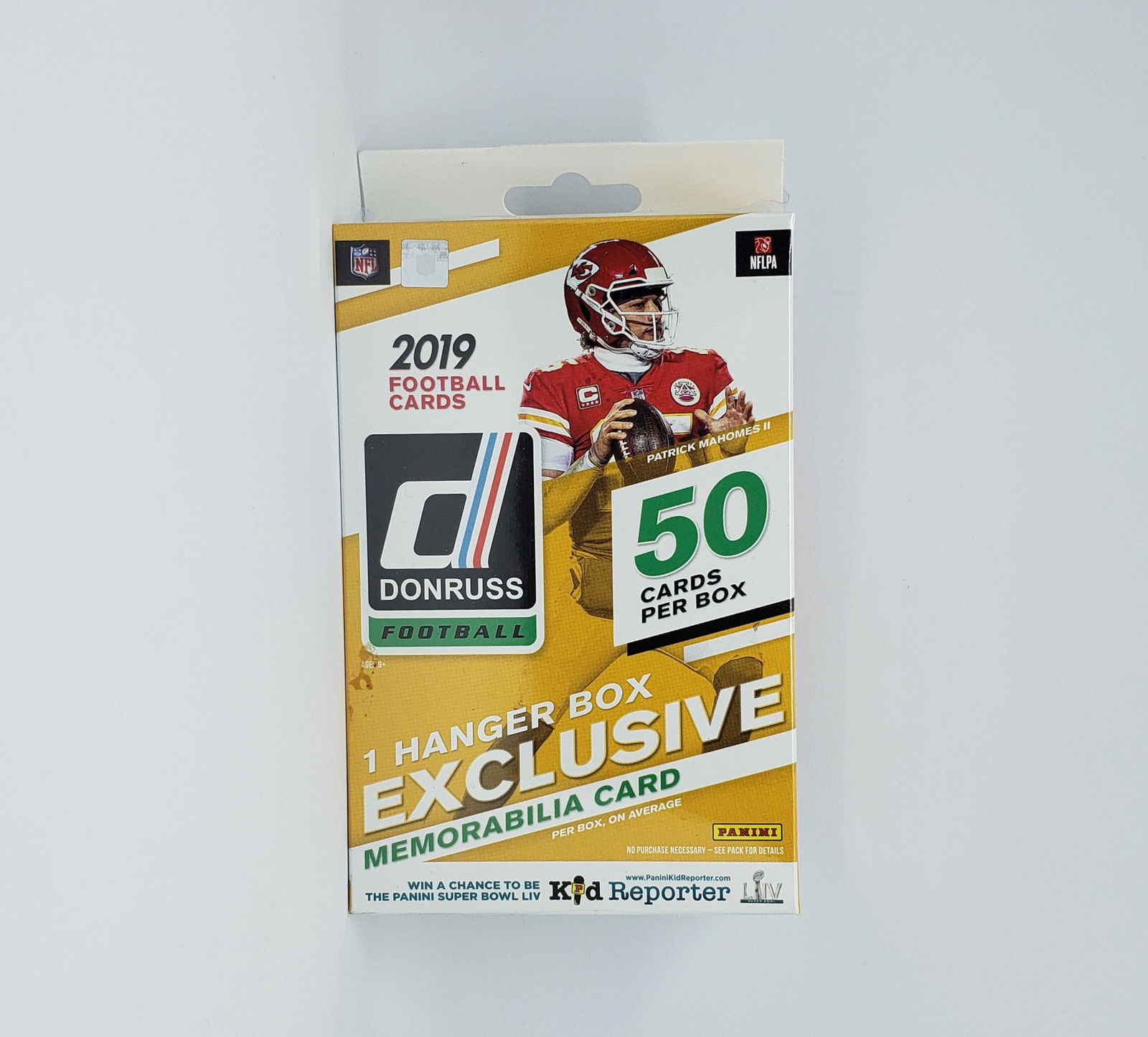 2019 PANINI DONRUSS FOOTBALL SEALED BOX WITH MEMORABILA (1 of 2)