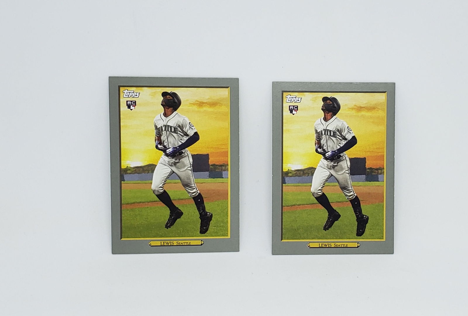 LOT OF 2 KYLE LEWIS ROY ROOKIE CARDS (1 of 2)