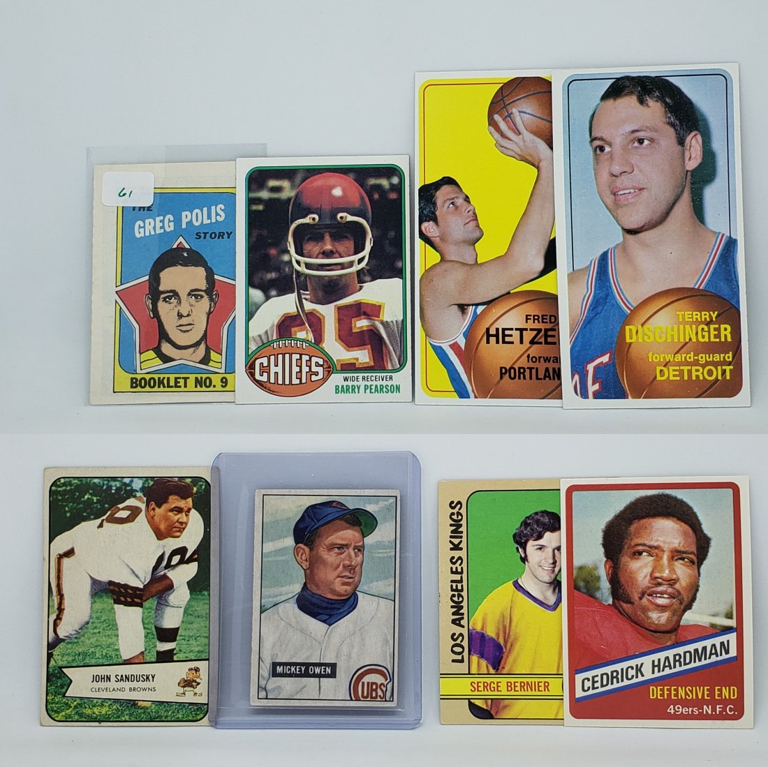 LOT OF 8 VINTAGE SPORTS CARDS: GREG POLIS HOCKEY BOOK, JOHN SANDUSKY