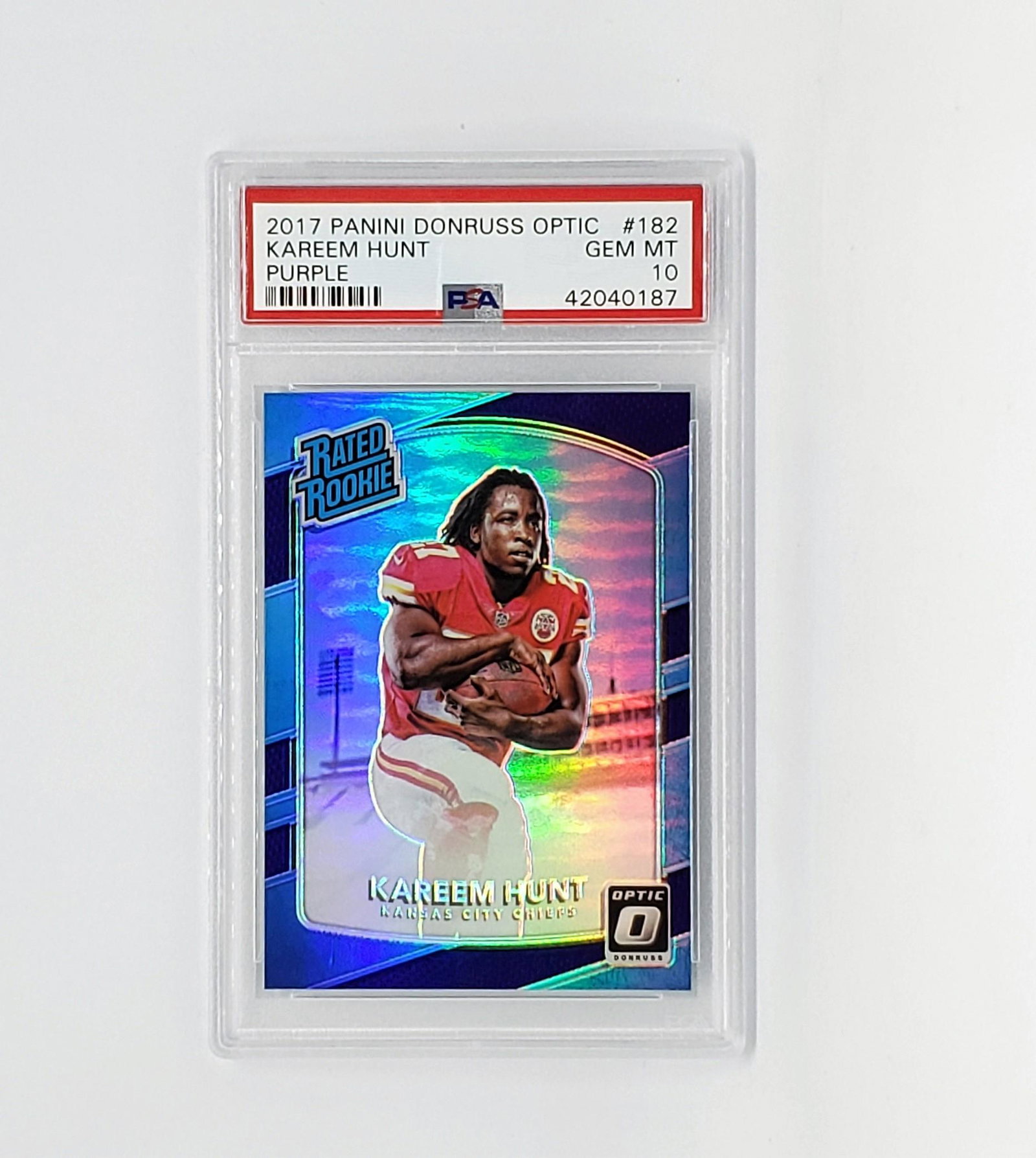 KAREEM HUNT PSA GEM MINT PANINI OPTIC PURPLE 41/50: PSA GRADED KAREEN HUNT ROOKIE CARD. 2017 PANINI OPTIC PURPLE HOLO GEM MINT PRIZM NUMBERED LOW POPULATION ROOKIE CARD
