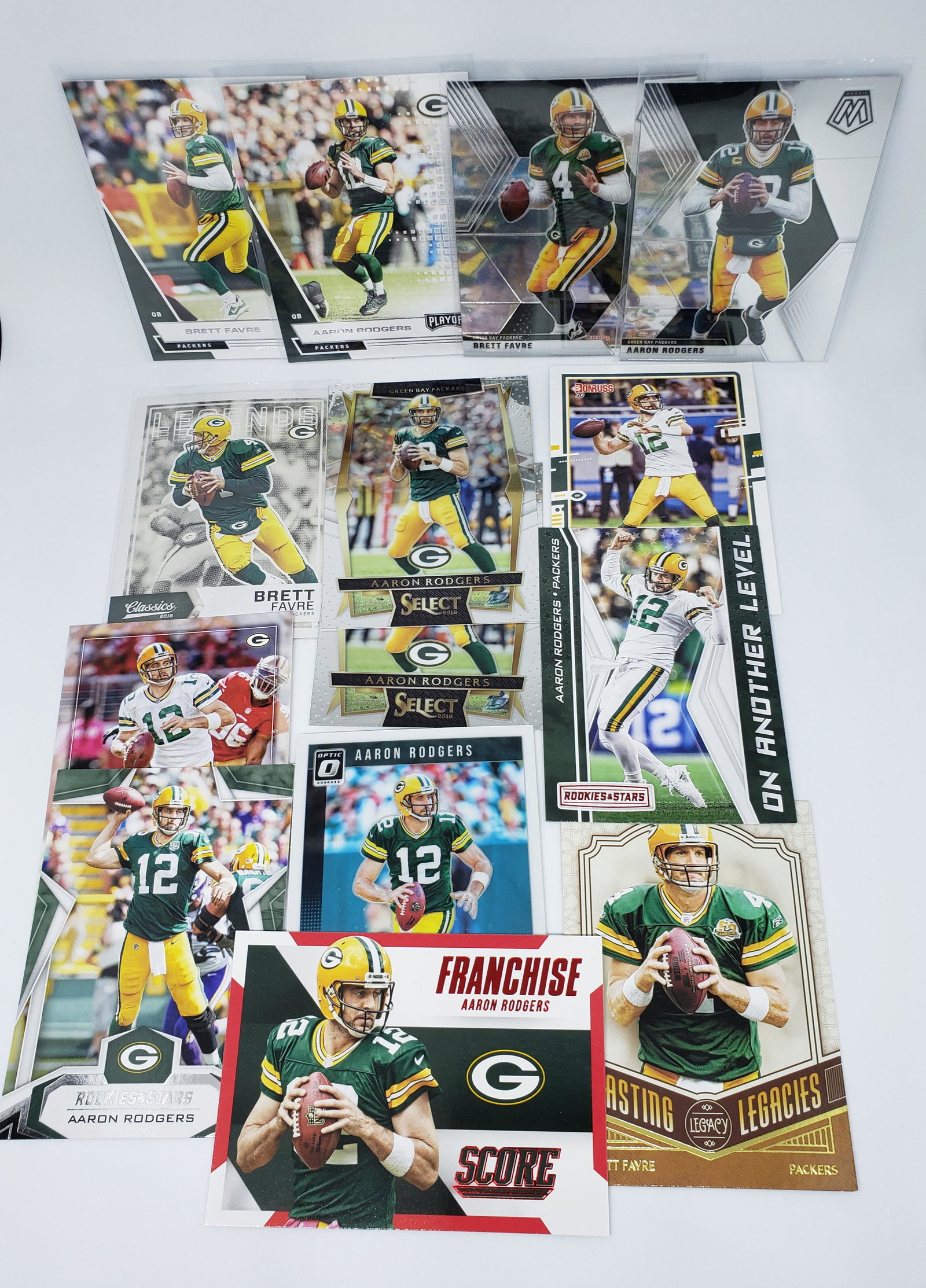 LOT 13 GREEN BAY PACKERS FOOTBALL CARDS: WITH ARRON RODGERS,BRETT FARVE AND MORE