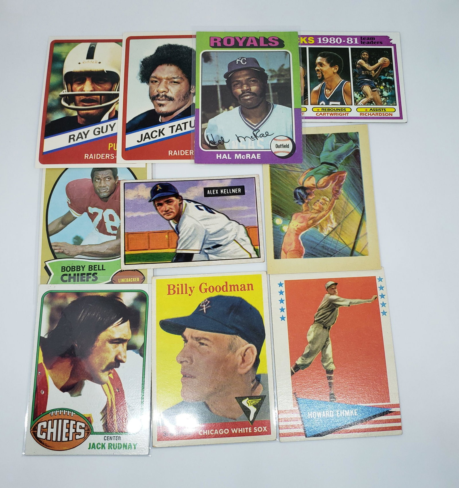 LOT OF 10 VINTAGE SPORTS CARDS 1970 BOBBY BELL: JACK TATUM, RAY GUY, 1961 FLEER HOWARD EHMKE