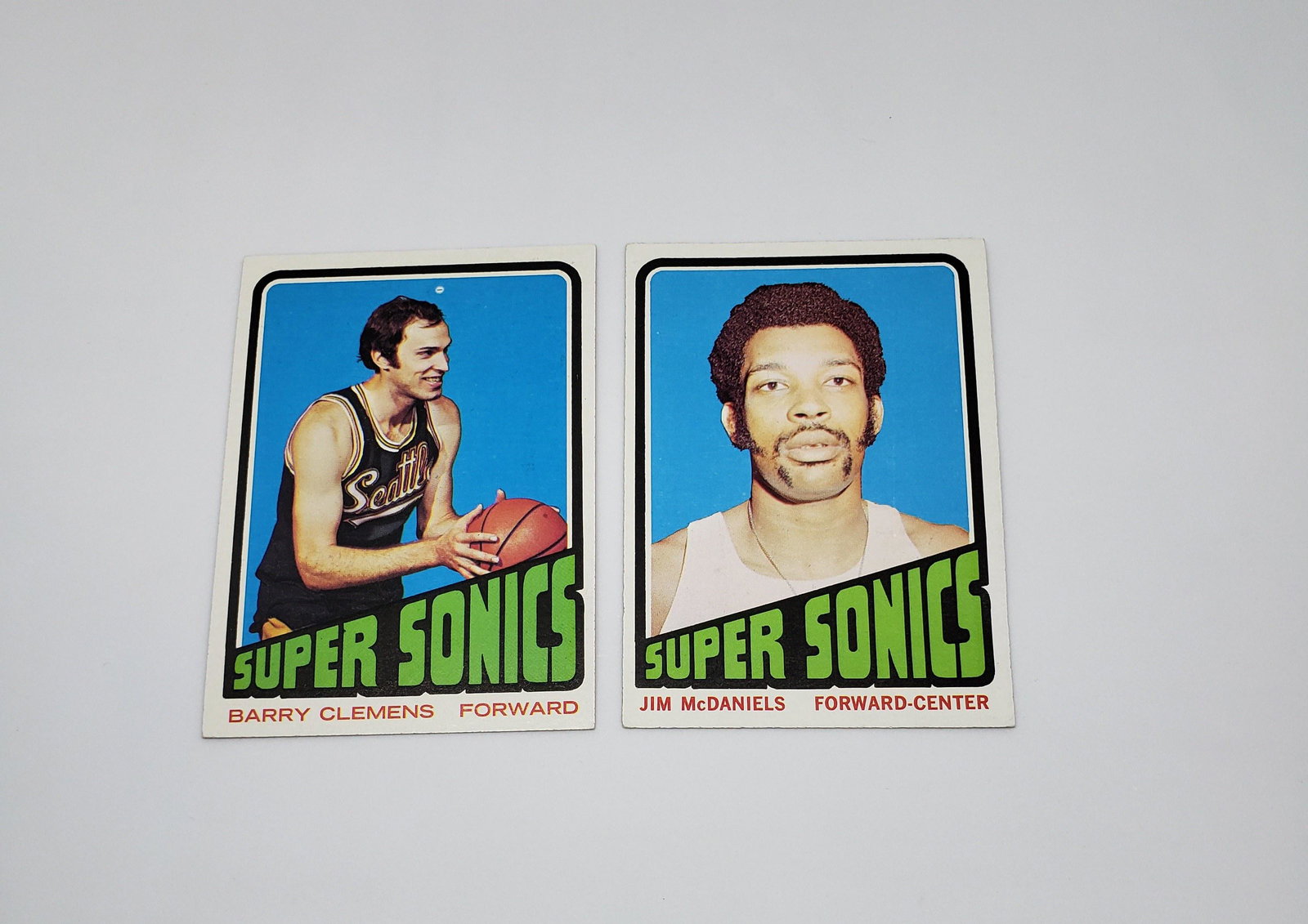 1972-73 TOPPS BASKETBALL CARDS EXMT CONDITION: SEATTLE SUPER SONICS JIM MCDANIELS #137 AND BARRY CLEMENS #57