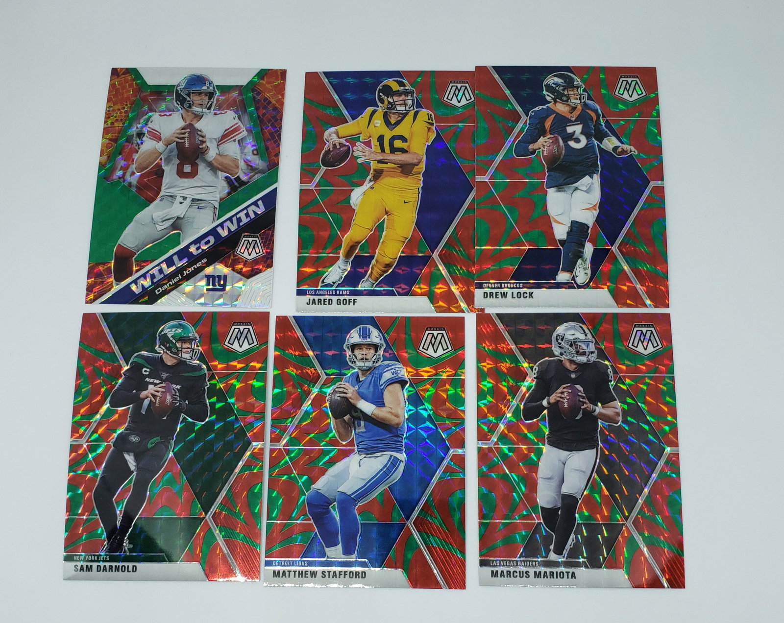LOT OF 6 PANINI MOSAIC REACTIVE PRIZM CARDS: LOT OF 6 PANINI MOSAIC REACTIVE PRIZM CARDS INCLUDING DANIEL JONES,JARED GOFF
