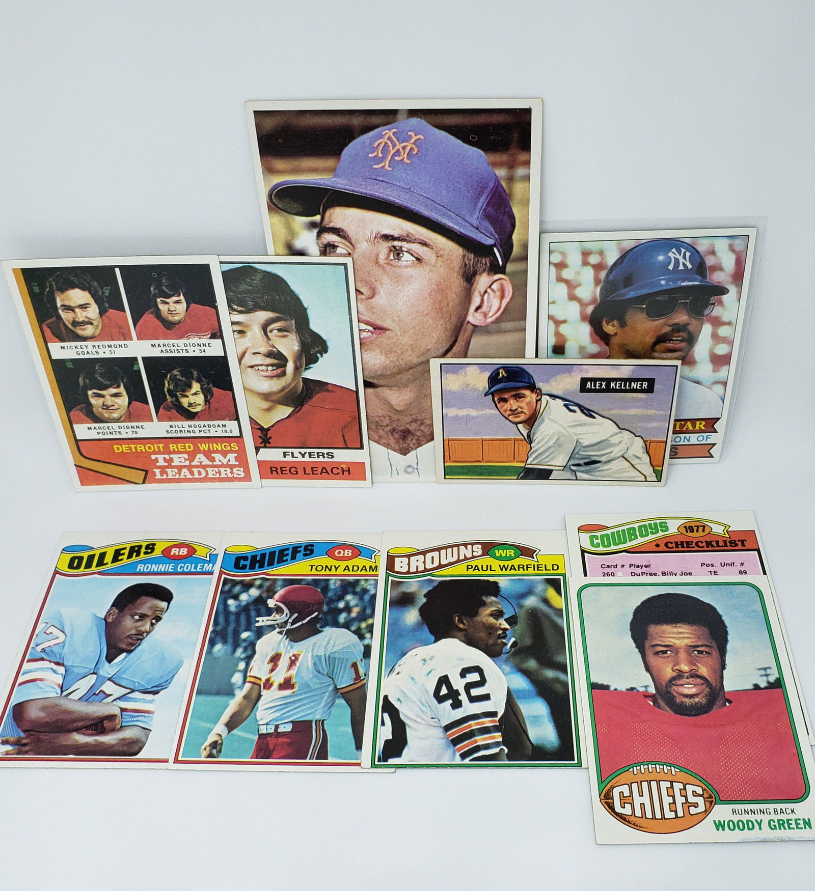 LOT OF 10 ASSORTED VINTAGE SPORTS CARDS (1 of 1)
