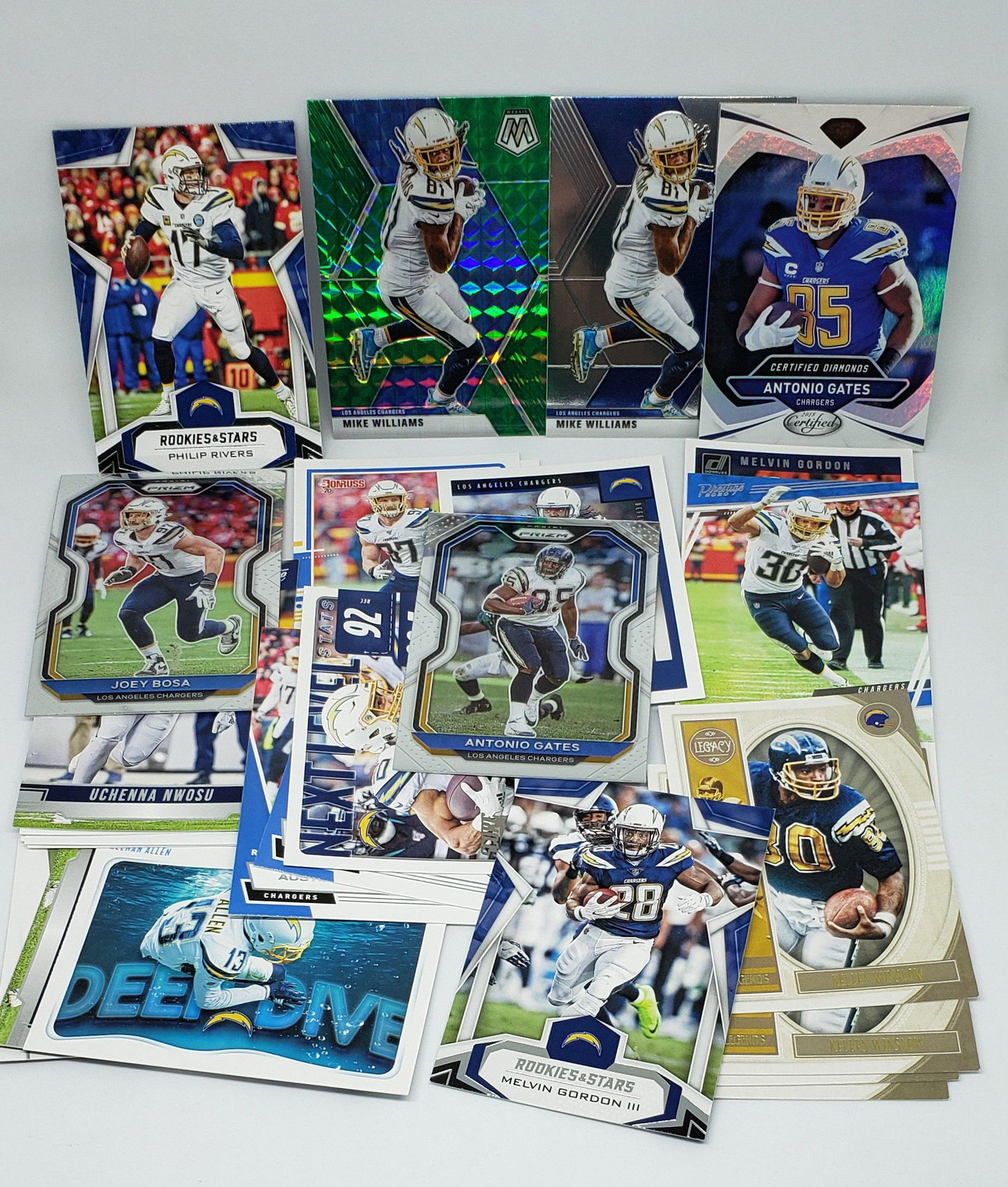 LOT OF 25 LOS ANGELS CHARGERS FOOTBALL CARDS: 25 CHARGERS CARDS WITH STARS AND LEGENDS KELLEN WINSLOW, PHILLIP RIVERS, ANTONIO GATES, MIKE WILLIAMS GREEN MOSAIC PRIZM