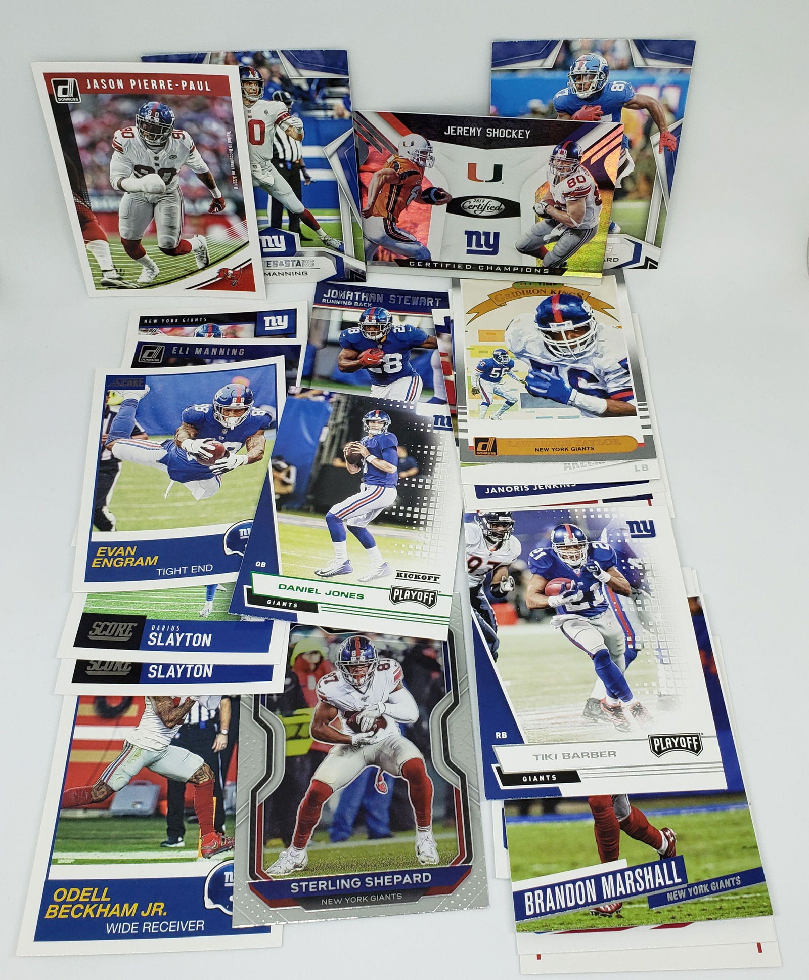 Lot of 30 NEW YORK GIANTS FOOTBALL cards (1 of 1)
