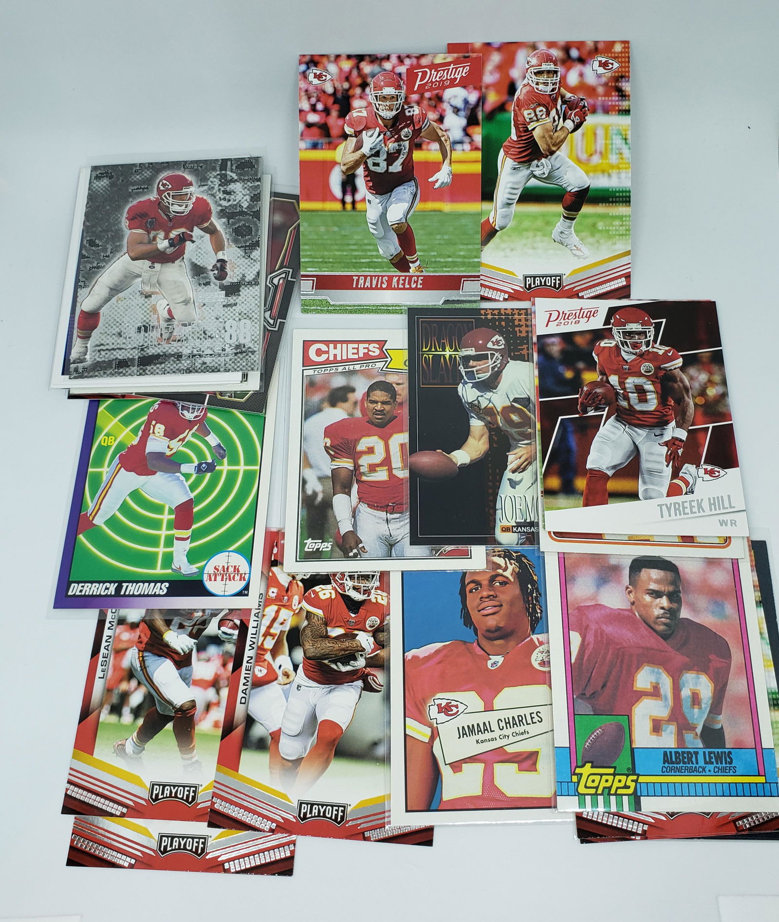 Lot of 30 Kansas City Chiefs football cards (1 of 1)
