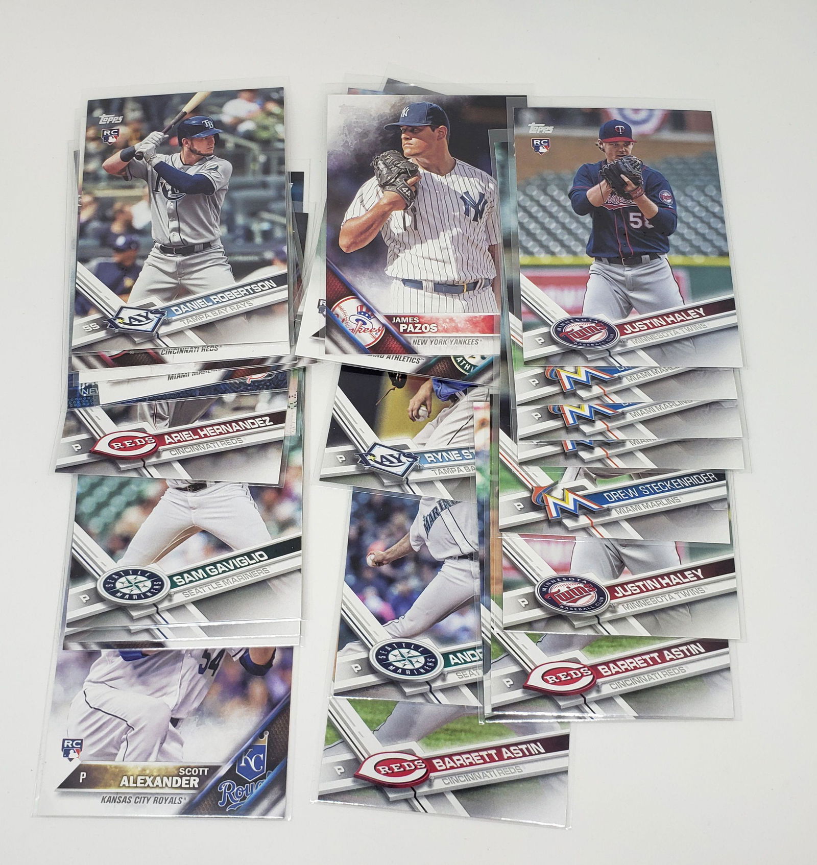 Lot of 25 Topps Flagship rookie baseball cards 2017, (1 of 1)