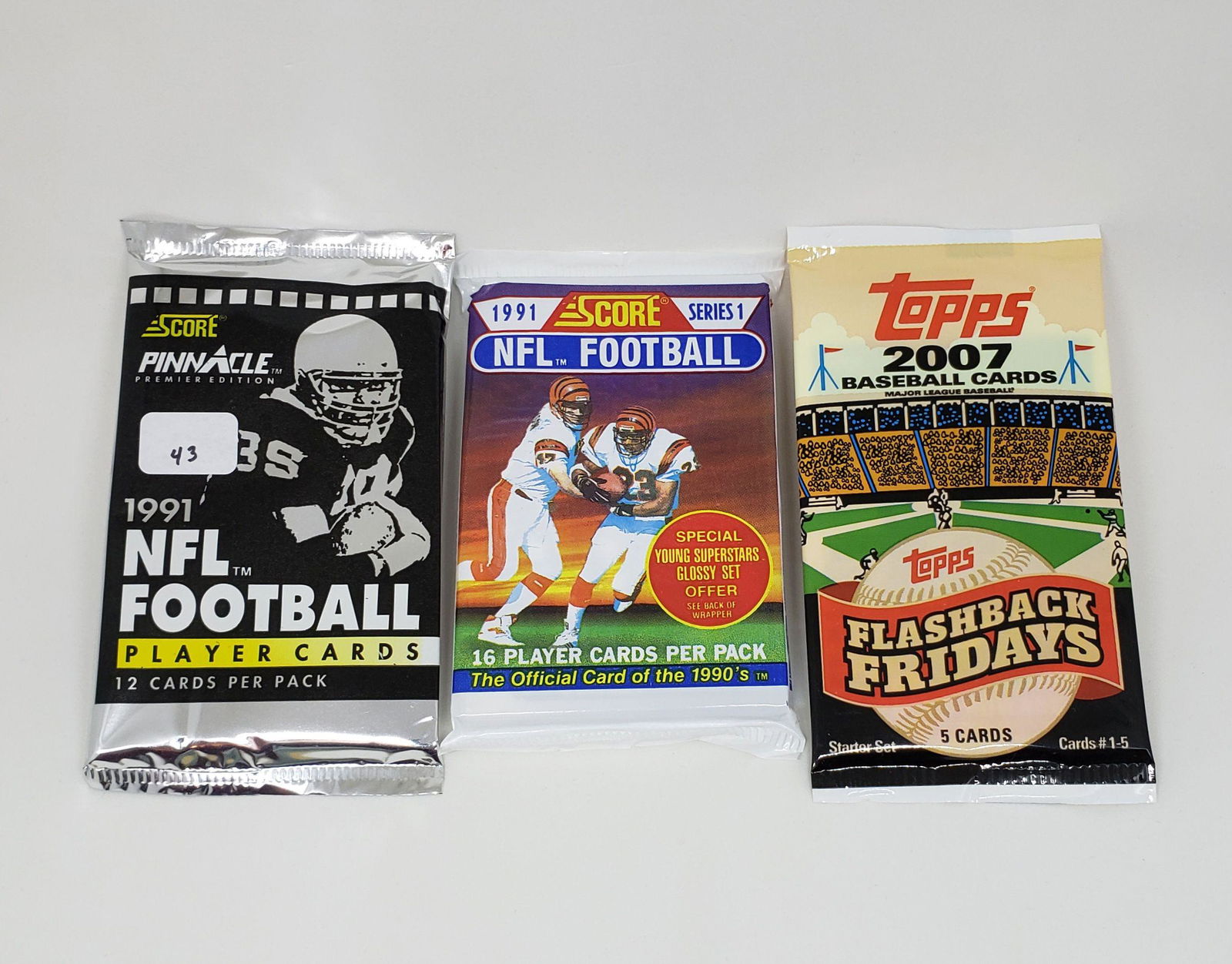 LOT OF 3 ASSORTED BASEBALL/FOOTBALL SEALED PACKS (1 of 1)