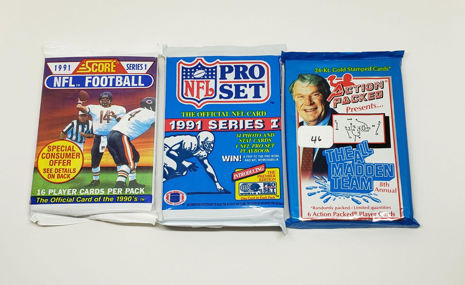 LOT OF 3 ASSORTED BASEBALL/FOOTBALL SEALED PACKS (1 of 1)