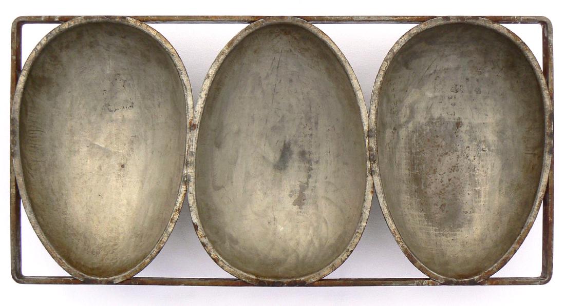 Folky Decorative metal chocolate mold for 3 large eggs (1 of 7)