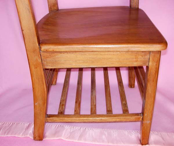 275 VINTAGE LEFTHANDED STUDENT OAK SCHOOL DESK Lot 275