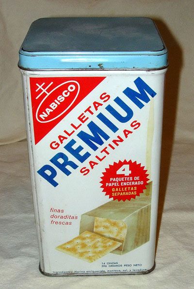 1950 NABISCO SALTINE CRACKER TIN CAN ENGLISH & SP: This is a very attractive VINTAGE ADVERTISING TIN from the early 1950's. This Advertising Tin was put out by the NABISCO PREMIUM SALTINE CRACKER CO. At the bottom of the tin it says, NATIONAL BISCUIT
