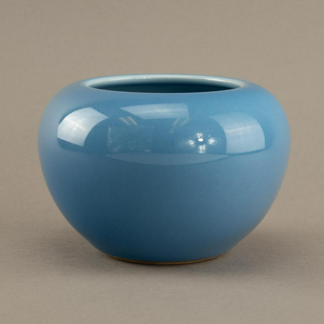 Very fine Guangxu imperial sky-blue jar (1 of 4)
