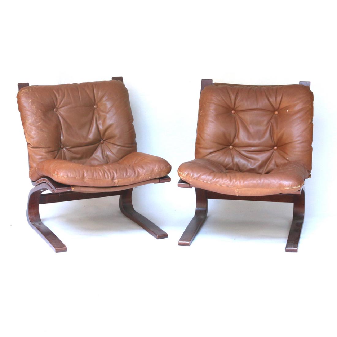 PAIR NORDHAL SOLHEIM / RYBO RYKKEN CHAIRS: Norway, 1970s, oak with leather upholstery
