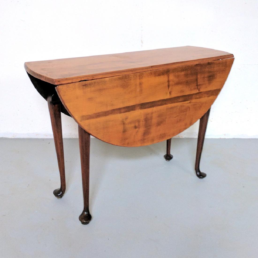 QUEEN ANNE MAPLE / CHERRY DROP-LEAF TABLE: with oval / circular top h. 27 w. 41-1/4 d. 40-1/2 in. (open)