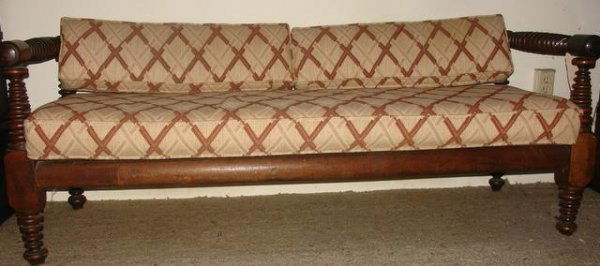 19C AMER. SPOOL TURNED DAY BED, LENGHTENED, L.66": 19C AMER. SPOOL TURNED DAY BED, LENGHTENED, L.66"