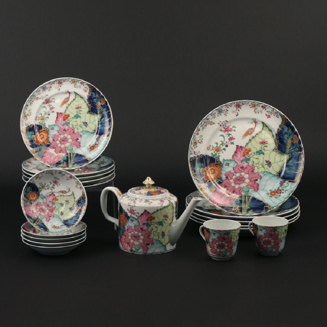 (18pc) MOTTAHEDEH DINNERWARE: 'Tobacco Leaf' pattern, including 5 dinner plates, d. 10-3/4 in.; 5 salad plates, 1 tea pot; 2 tea cups; and 5 saucers Provenance: Estate of Late Hazel M. Weiner, Monroe, CT Condition: teapot with gil