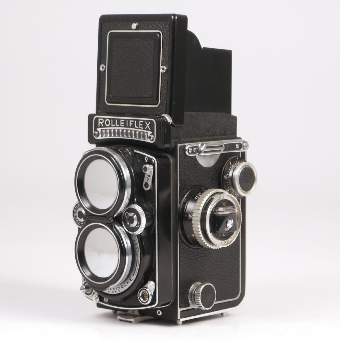 ROLLEIFLEX 2.8E CAMERA: c. 1956, Franke & Heidecke, Germany, Carl Zeiss planar lens, s/n 1646909 with chromed lens caps and user manual Click here to see additional ph